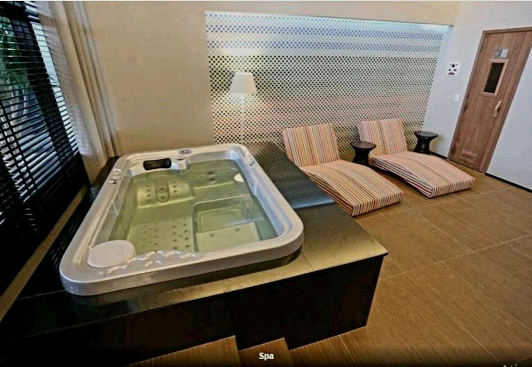Apt Hotel Astron Mundial Salvador Bagian luar foto