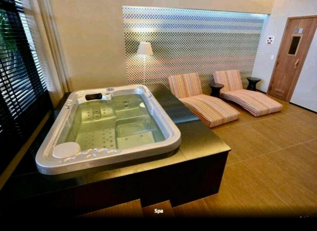 Apt Hotel Astron Mundial Salvador Bagian luar foto